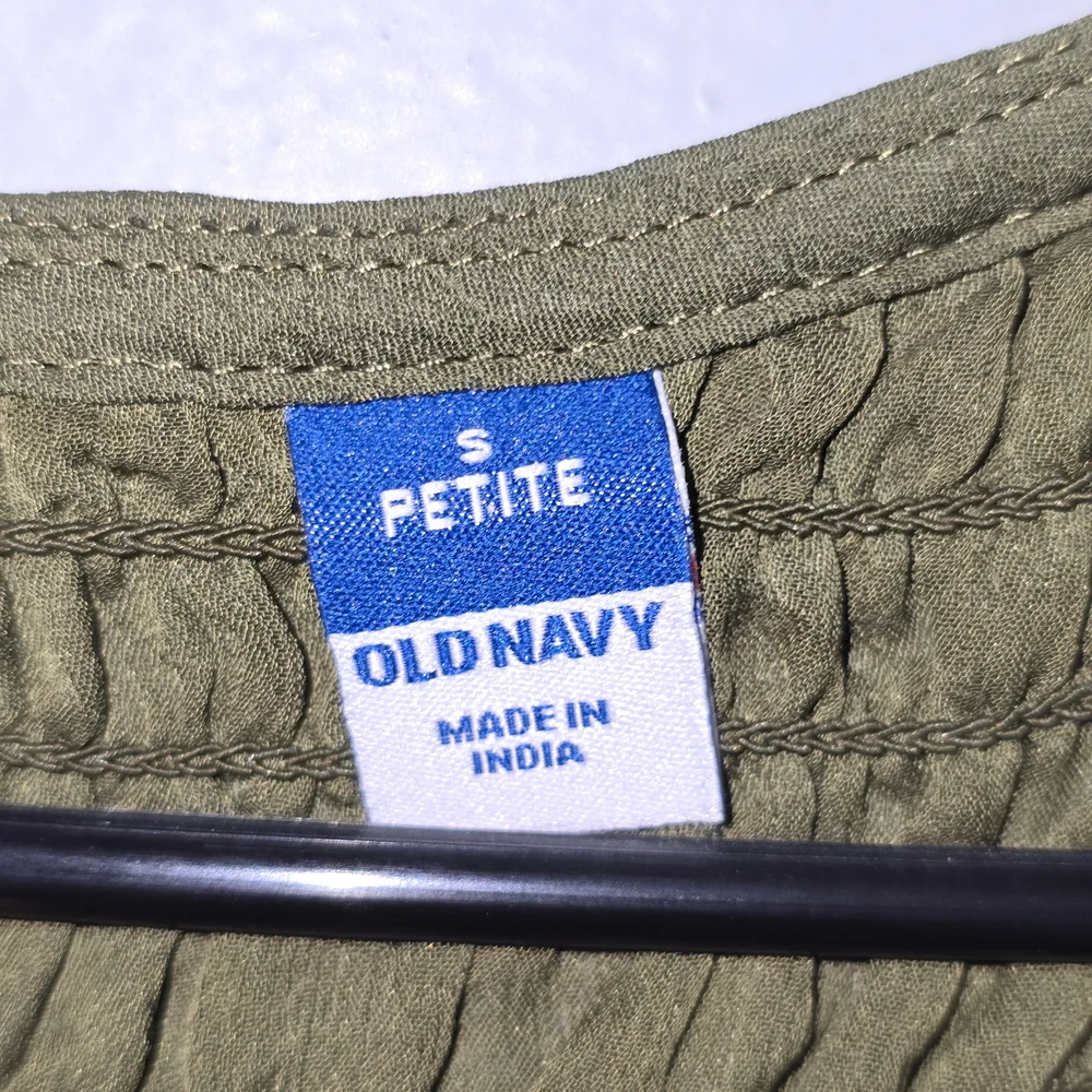 🌟 Old Navy Fitted Puff-Sleeve Smocked Chiffon Top - Picture 4 of 7